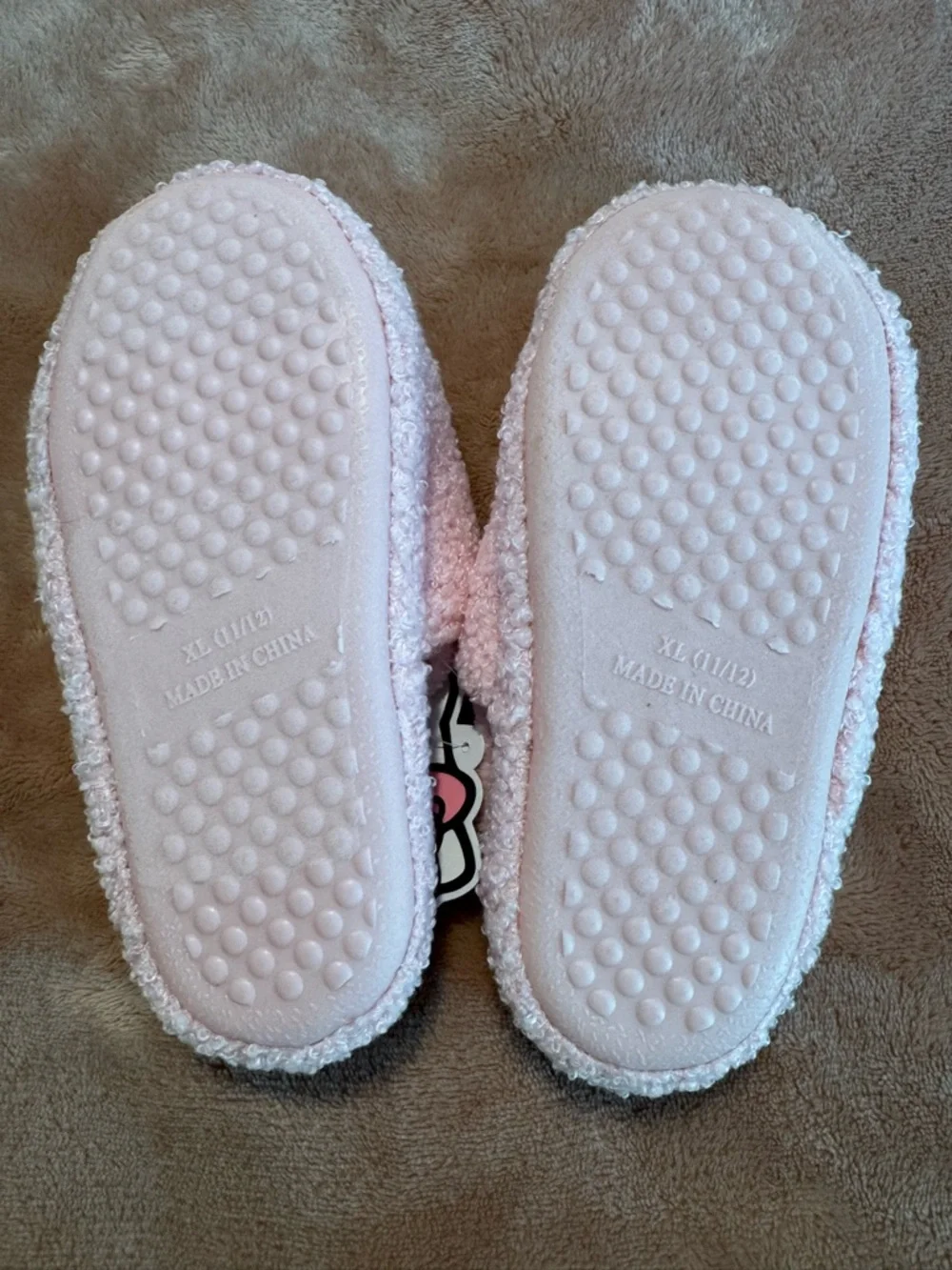 NWT Hello Kitty Girls’ Pink Fuzzy Slippers, Size 11-12
